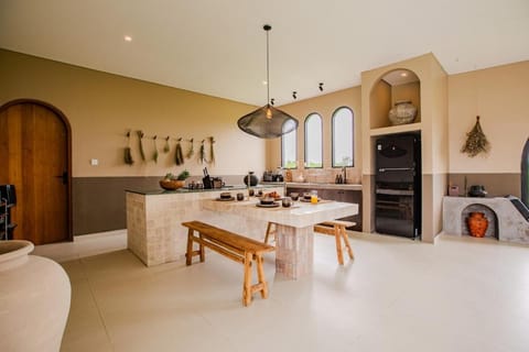 Dining area, kitchen