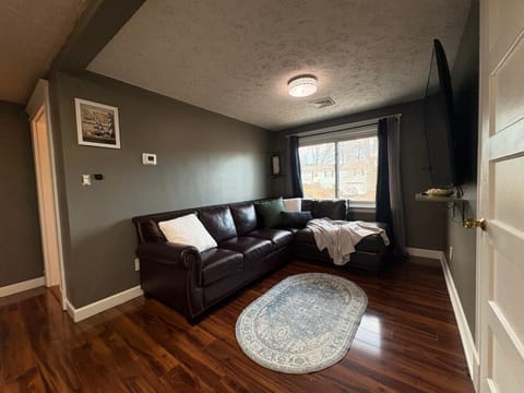 Cozy Apartment Apartment in Waterbury