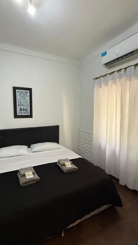 Bed, towels, air conditioner