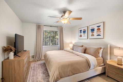 Modern Cabin Escape wGame Room, Huge Deck, WIFI Cabin in Arnold