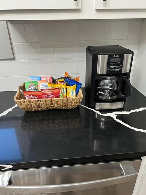 Coffee/tea facilities, Food and drinks