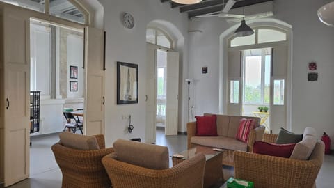 Living room, Seating area, air conditioner