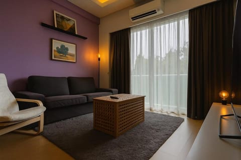 TV and multimedia, Living room, Seating area, air conditioner