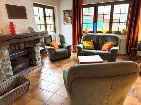 TV and multimedia, Living room, Seating area, cot