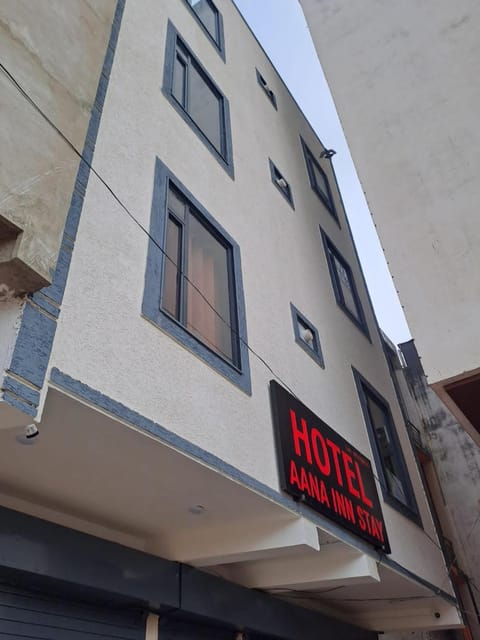 Property building, Day, Property logo or sign, Logo/Certificate/Sign, Text overlay, Street view, Certificate/Award