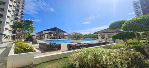 Patio, Day, Garden, Garden, Garden view, Pool view, Swimming pool, Swimming pool, sunbed