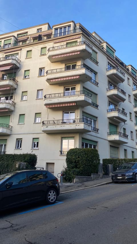 Nice little studio-City centre & train station Apartment in Lausanne
