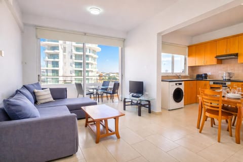 Balcony/Terrace, Kitchen or kitchenette, Living room, Seating area, Dining area, stove