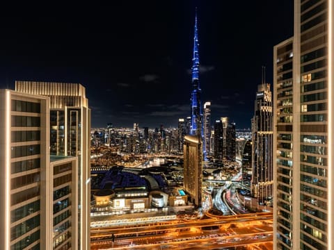 RoyalVista 23 - 4BR with Foosball & PS5 at Downtown Views II - Burj Khalifa View Apartment in Dubai
