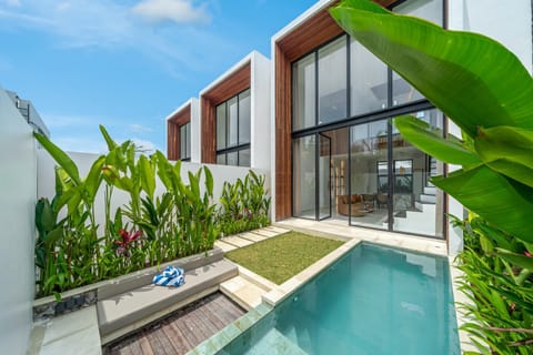 Property building, Patio, Day, Garden, Garden view
