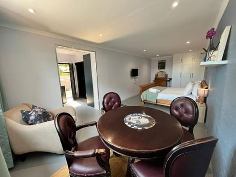 Living room, Photo of the whole room, Dining area