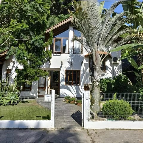 Facade/entrance, Garden view