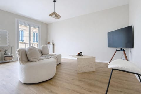 Communal lounge/ TV room, TV and multimedia, Living room, Seating area