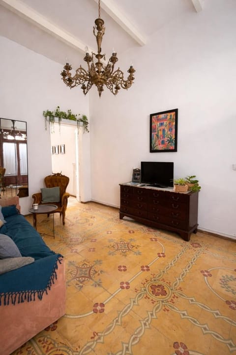 Encanto Getaways - Studio within our family home Apartment in Malta