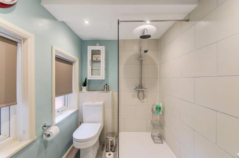 Snug 1 Bed Apartment in Edinburgh's Juniper Green Apartment in Edinburgh