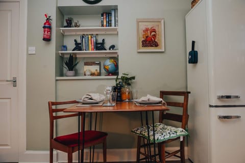 Snug 1 Bed Apartment in Edinburgh's Juniper Green Apartment in Edinburgh