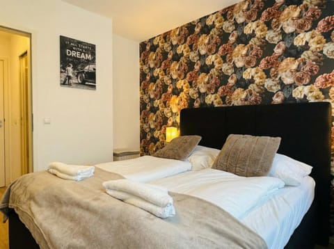 Property building, Bed, Bedroom, towels