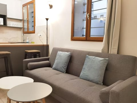 New deco Apt with private yard 150m to RER bagneux Apartment in Île-de-France