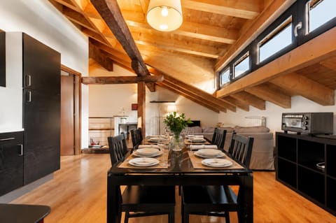 Living room, Seating area, Dining area, Lunch