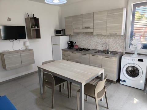 Kitchen or kitchenette, stove, washing machine