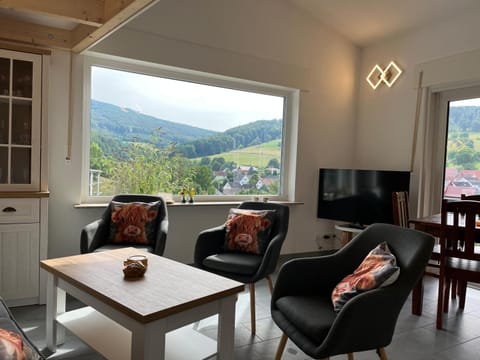 Communal lounge/ TV room, Living room, Dining area, Mountain view