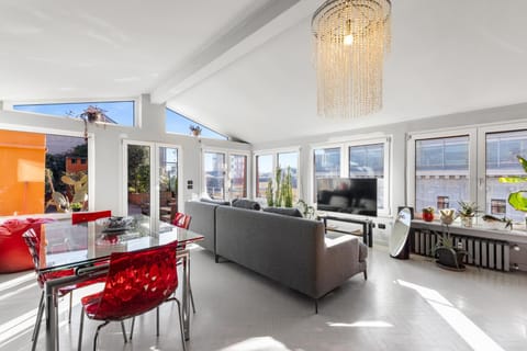 TV and multimedia, Living room, Seating area, Dining area