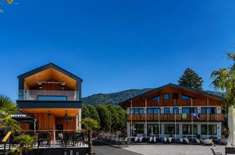 Property building, Restaurant/places to eat