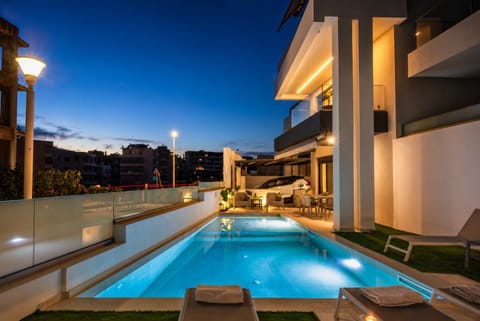 Night, Pool view, Swimming pool, sunbed