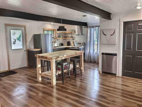 Dining area, kitchen
