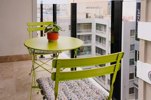 View (from property/room), Balcony/Terrace, Seating area