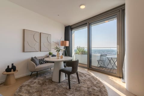 View (from property/room), Balcony/Terrace, Living room, Seating area, Dining area