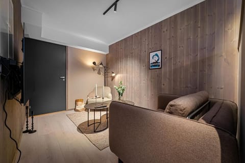 Cozy and modern apartment in Henningsvær Apartment in Lofoten