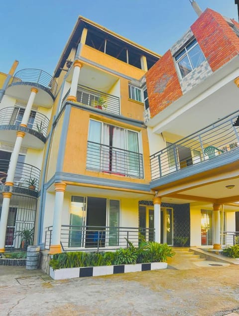 Property building, Day, Balcony/Terrace