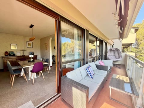 View (from property/room), Balcony/Terrace, Dining area