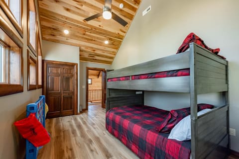 Magic Peak House in Deep Creek Lake