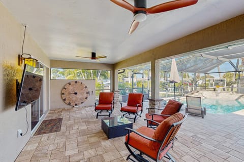 Paradise Palms House in Lochmoor Waterway