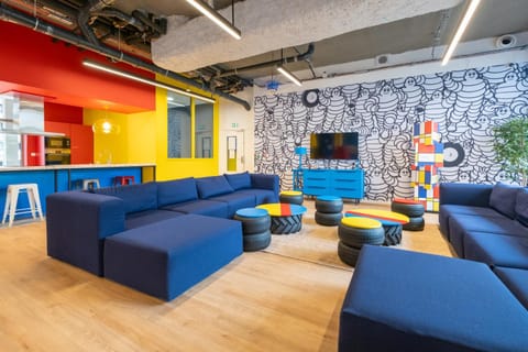 Communal lounge/ TV room