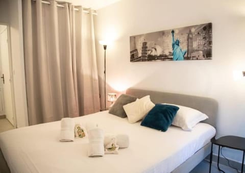 2pieces appartement avec jardin piscine et tennis à Cannes La Bocca Apartment in Cannes