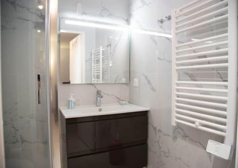 2pieces appartement avec jardin piscine et tennis à Cannes La Bocca Apartment in Cannes