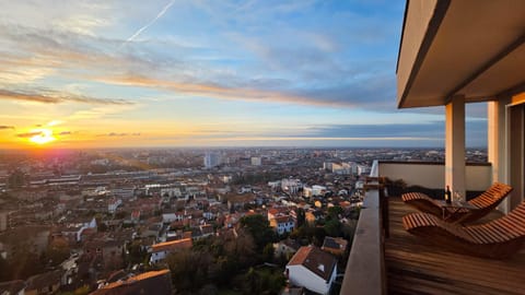 Balcony/Terrace, City view