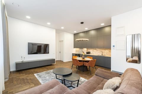 TV and multimedia, Kitchen or kitchenette, Living room, Seating area, Dining area