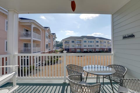 Less Than 5 Mi to Private Beach Access! Myrtle Beach Condo Apartment in Carolina Forest