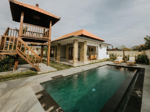 Property building, Day, Pool view, Swimming pool, Swimming pool