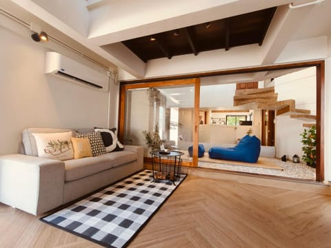 Living room, Seating area, air conditioner