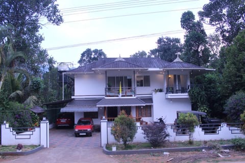 Property building, Garden view, Parking