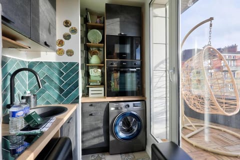 Stunning studio with terrace at the gates of Paris Apartment in Suresnes