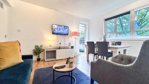 TV and multimedia, View (from property/room), Balcony/Terrace, Living room, Decorative detail, Seating area, Dining area, heating, internet, storage