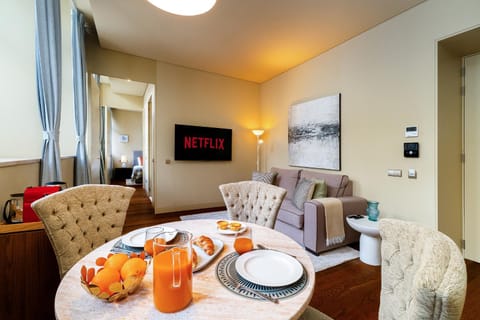 TV and multimedia, Living room, Dining area