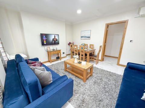 Property building, TV and multimedia, Living room, Decorative detail, Seating area, Dining area, flat iron, heating, internet, air conditioner