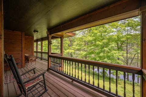 Mountain Breeze by Railey Vacations House in McHenry